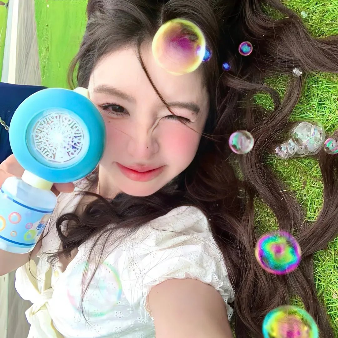 黄金庭院：冬日里的新年愿望